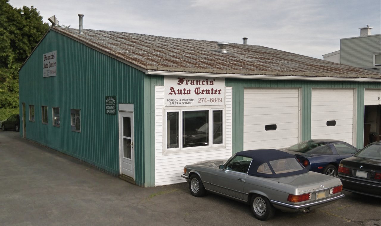 Exterior of Francis' Auto Center on Broadway in Watervliet
